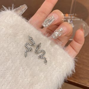 BIZSU FÜLBEVALÓ S925 Aranyos kis sárkány Swarovski elemes fülbevaló A1425