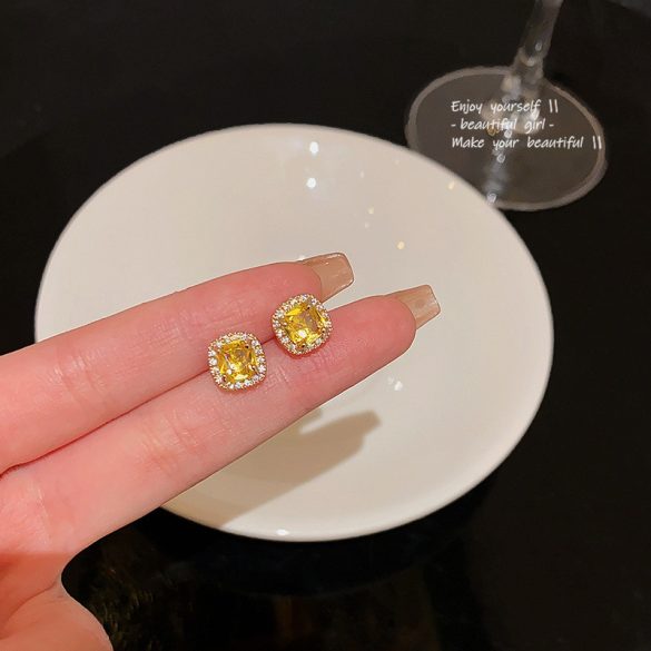 Bizsu fülbevaló Swarovski elemek arany kockacukor E6085