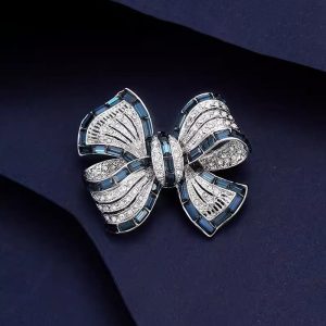 Elegáns masnis bross Swarovski elemekkel XZ859